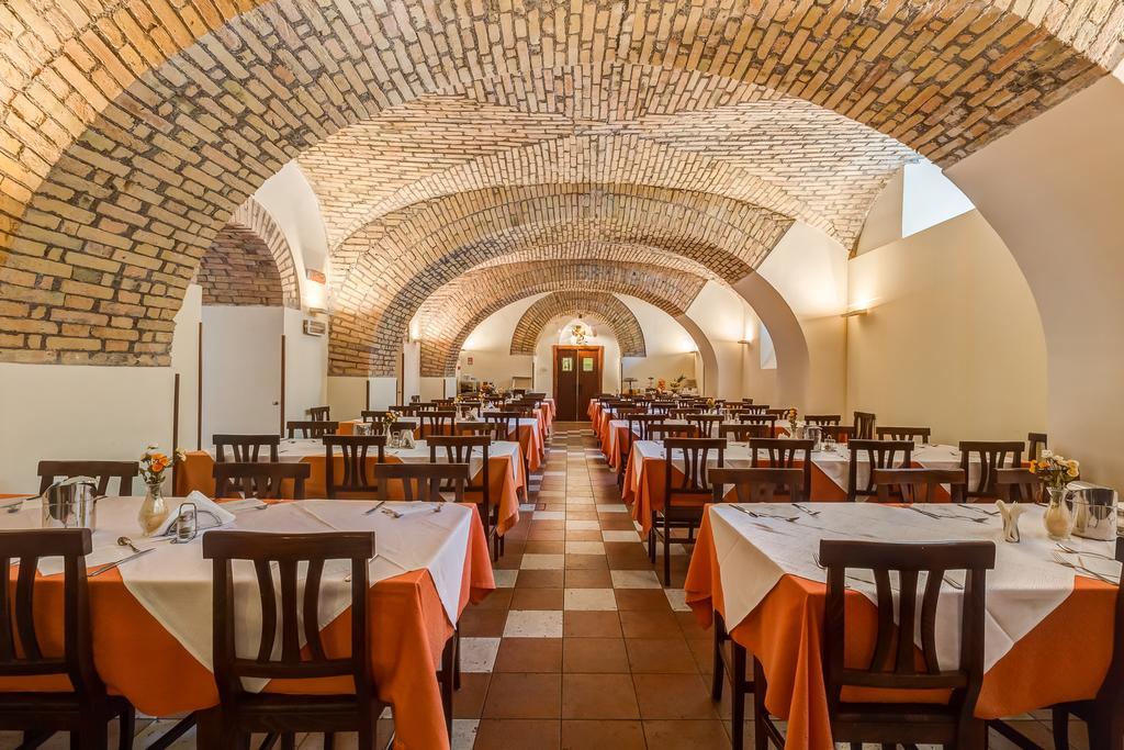 Готель Domus Carmelitana Рим Екстер'єр фото