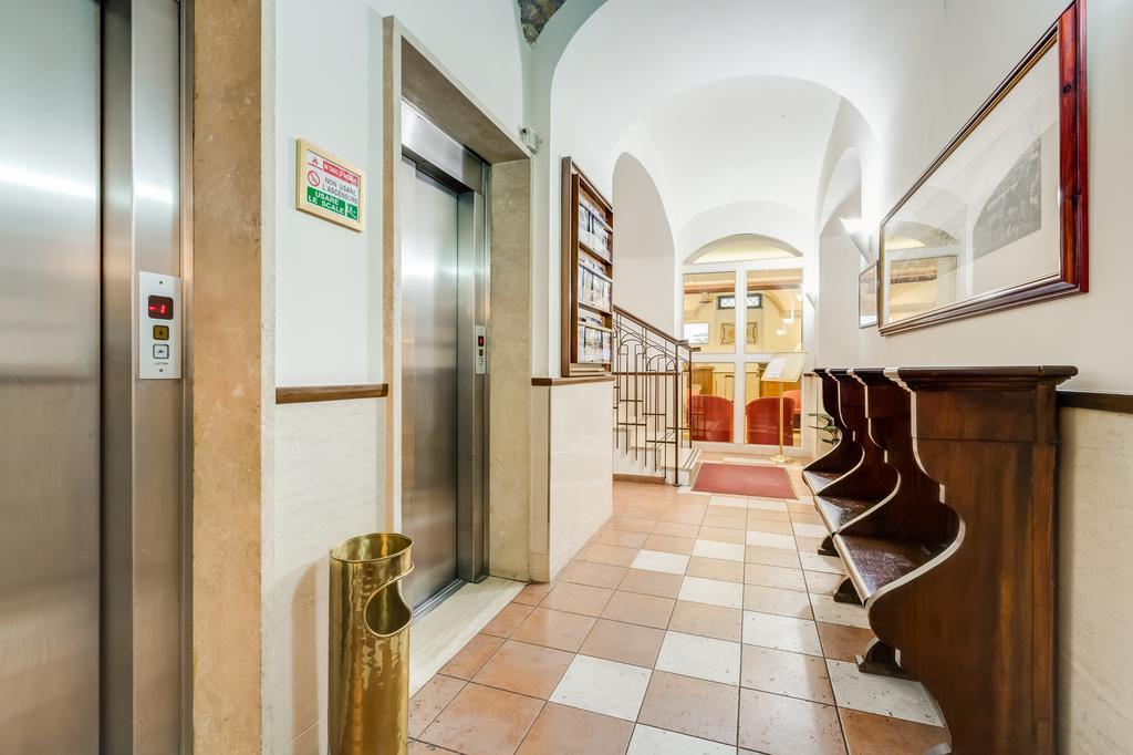 Готель Domus Carmelitana Рим Екстер'єр фото