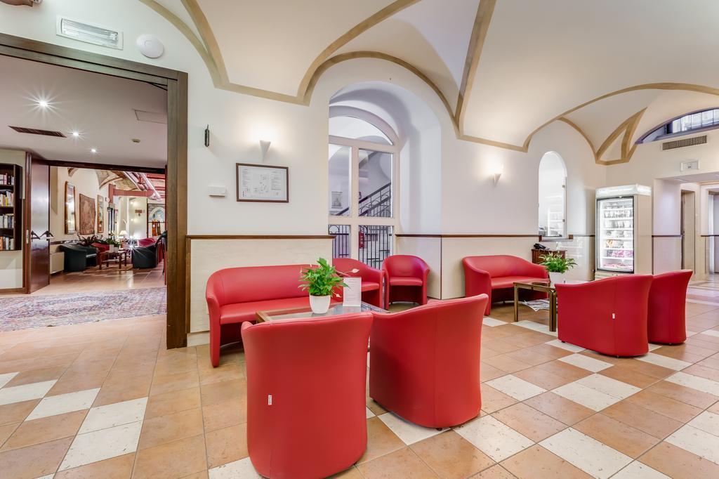 Готель Domus Carmelitana Рим Екстер'єр фото