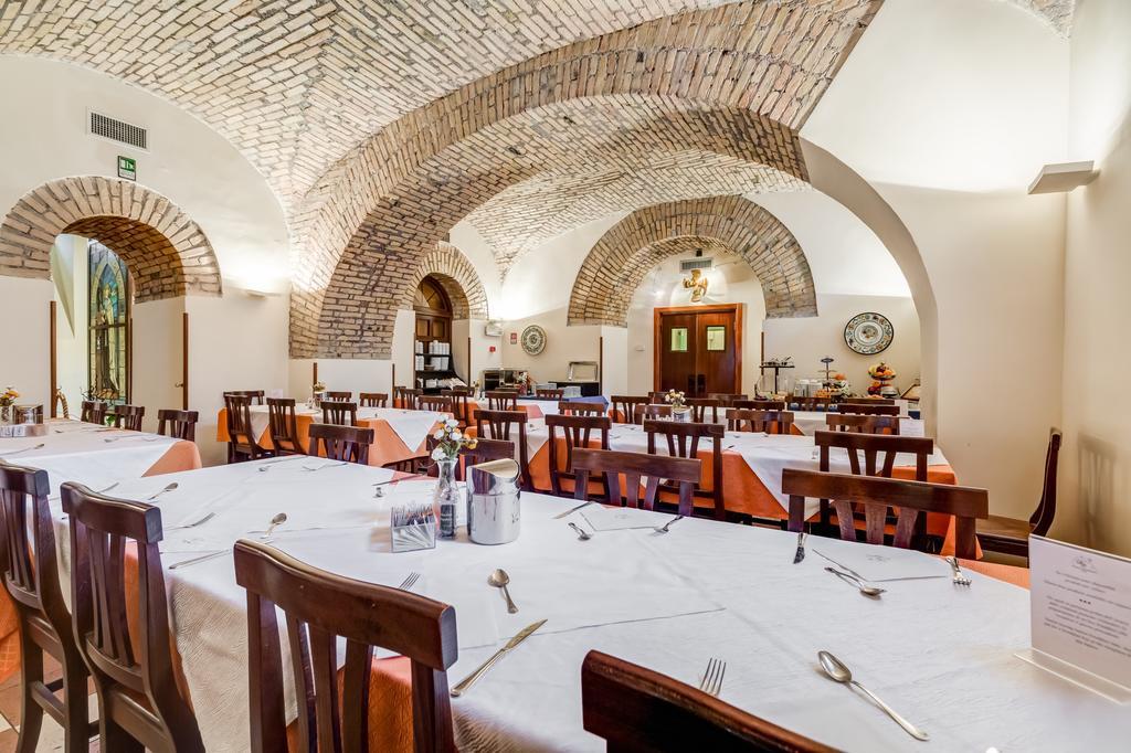 Готель Domus Carmelitana Рим Екстер'єр фото